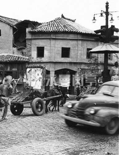 1943年中国小城镇的交通岗亭和新旧交通模式